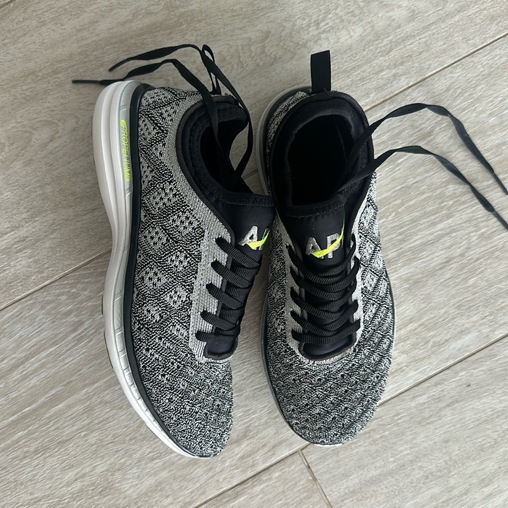 APL techloom phantom size 6.5 women’s